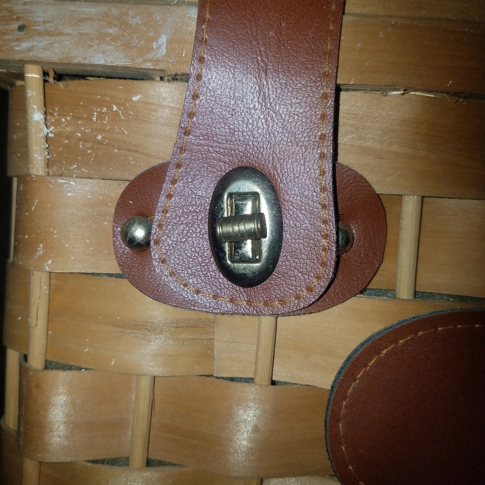 Vintage Wicker Picnic Basket - Picture 7 of 7